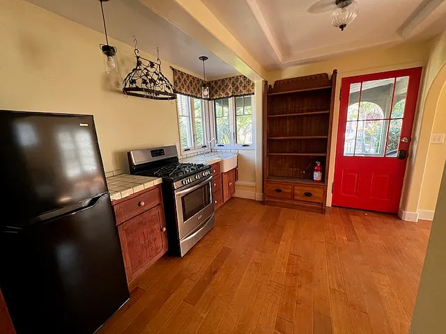 519 N Clementine St — Photo 7