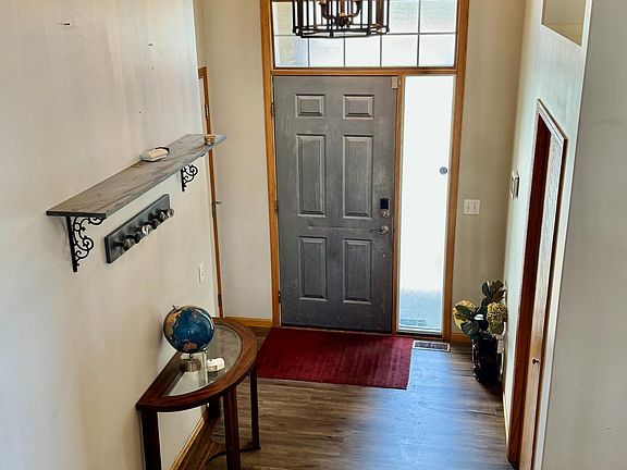 2nd image of 10019 Oakwood Ct N