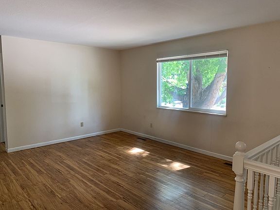 3rd image of 320 Del Clair Rd