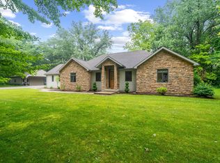 8650 Mary Meadows Dr, Temperance, MI 48182