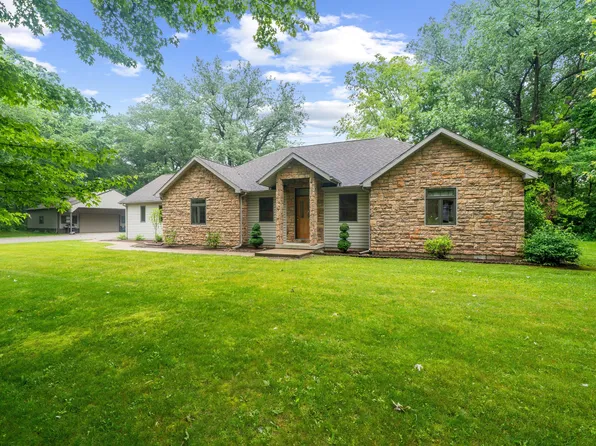8650 Mary Meadows Dr, Temperance, MI 48182