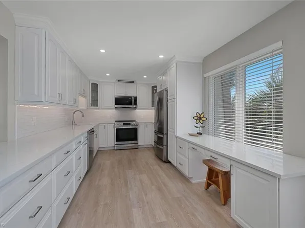 102 Clubhouse DR #375, NAPLES, FL 34105