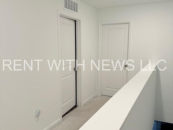 3rd image of 380 Thompson Overlook Way
