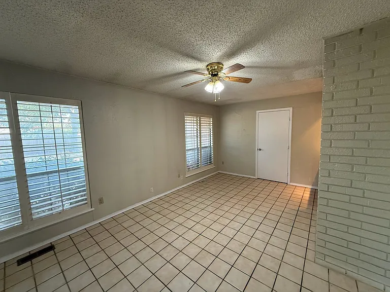 2200 Hickory Dr SW — Photo 7
