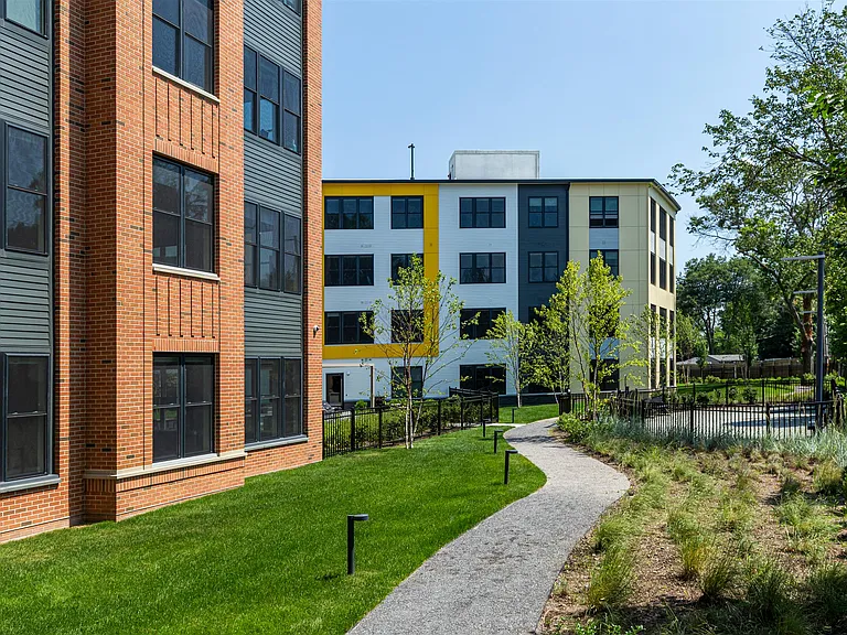 Parkway Apartments — Photo 12
