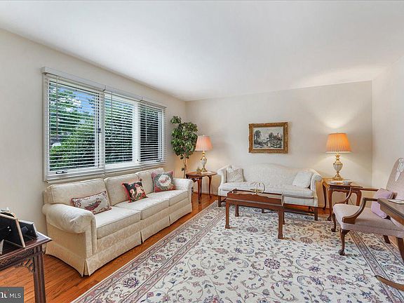 4th image of 90 Winterberry Dr