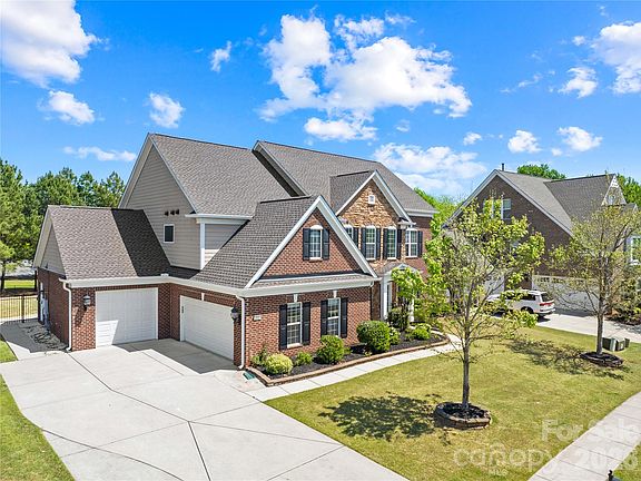 2nd image of 2805 Julian Glen Cir