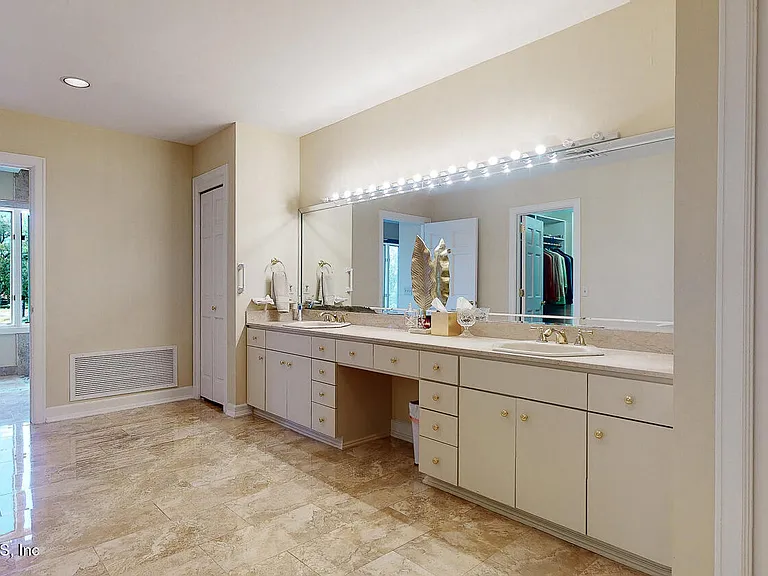 7987 Hollyridge Rd — Photo 6