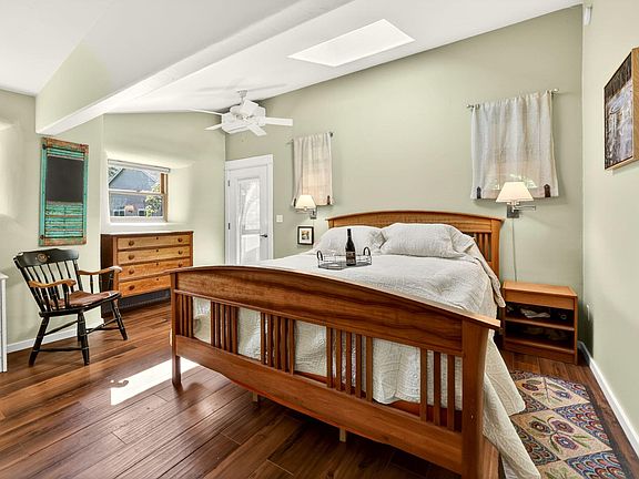 4th image of 210 Oak Knl