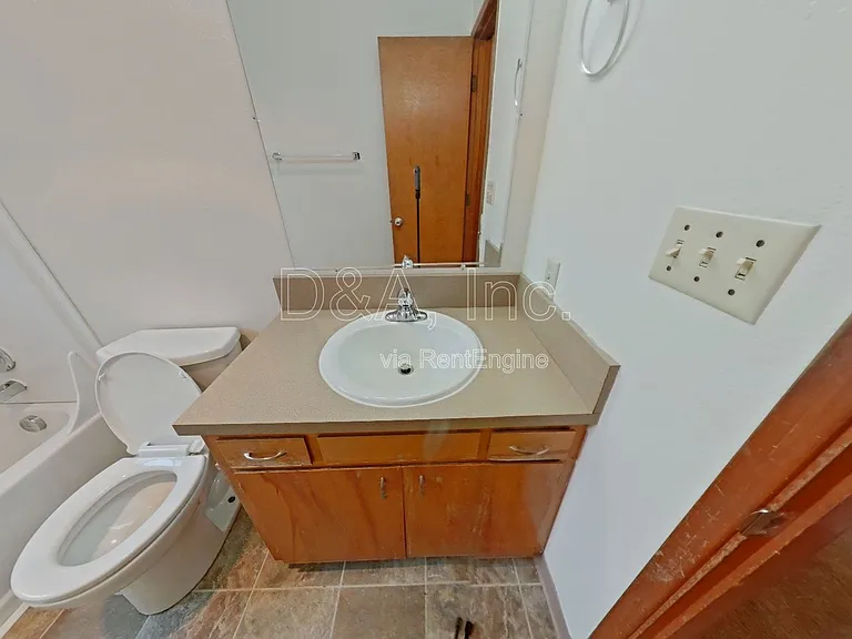 605 NW Kings Blvd #2 — Photo 9