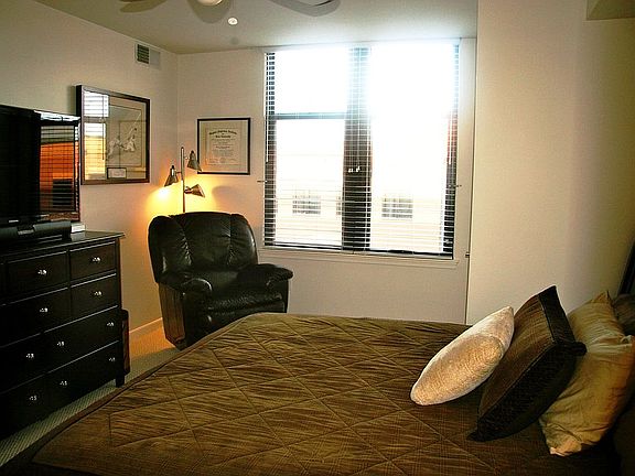 4th image of 1021 N Garfield St APT 624