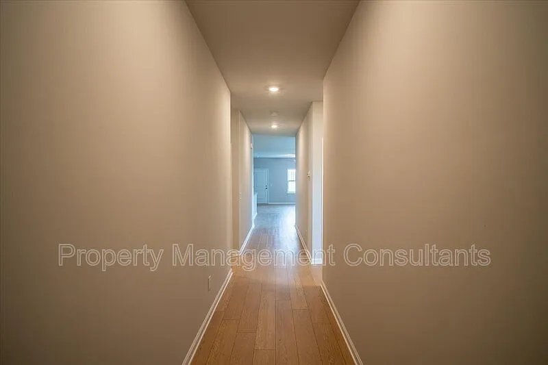4 bed, 2.0 bath, 1667 sqft, $1,995 — Photo 4