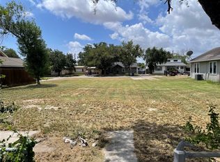 917 E Main St, Sinton, TX 78387