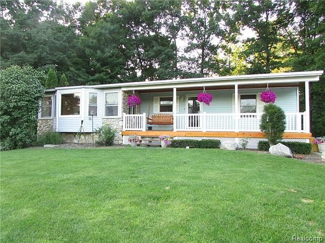 1st image of 400 Deer Ln