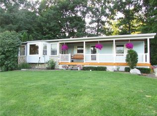 400 Deer Ln, Oxford, MI 48371