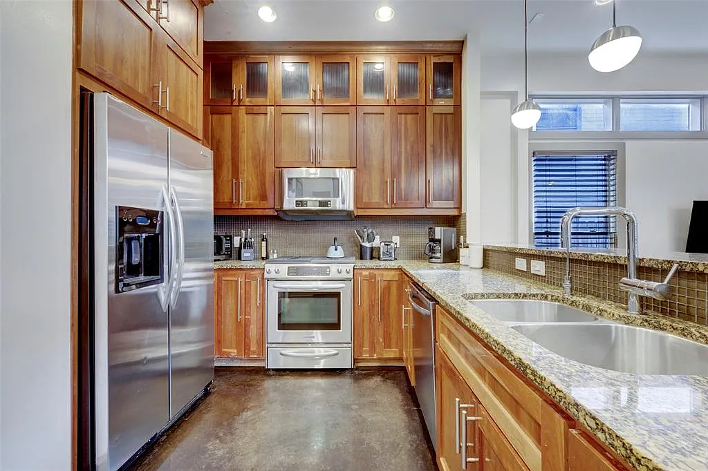 Building Photo - 604 W North Loop Blvd #B