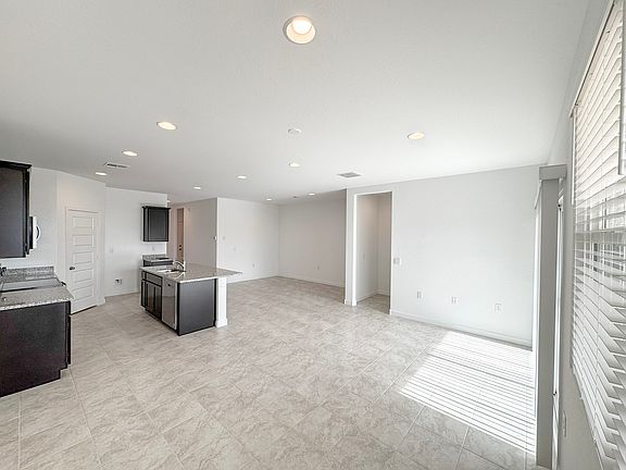 5th image of 1871 W Storia Ave