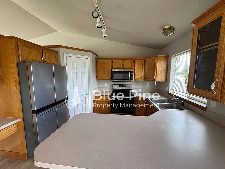 3535 Spring Creek Dr — Photo 7
