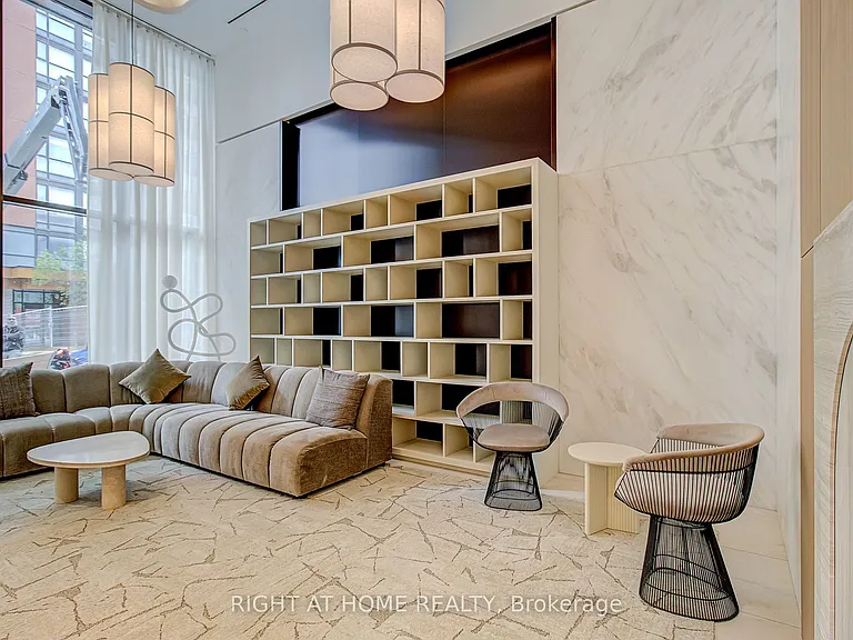 10 Oak St #907 — Photo 26