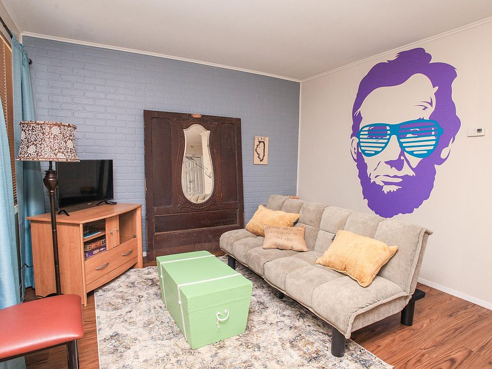 1st image of 1021 N Jefferson St #1025