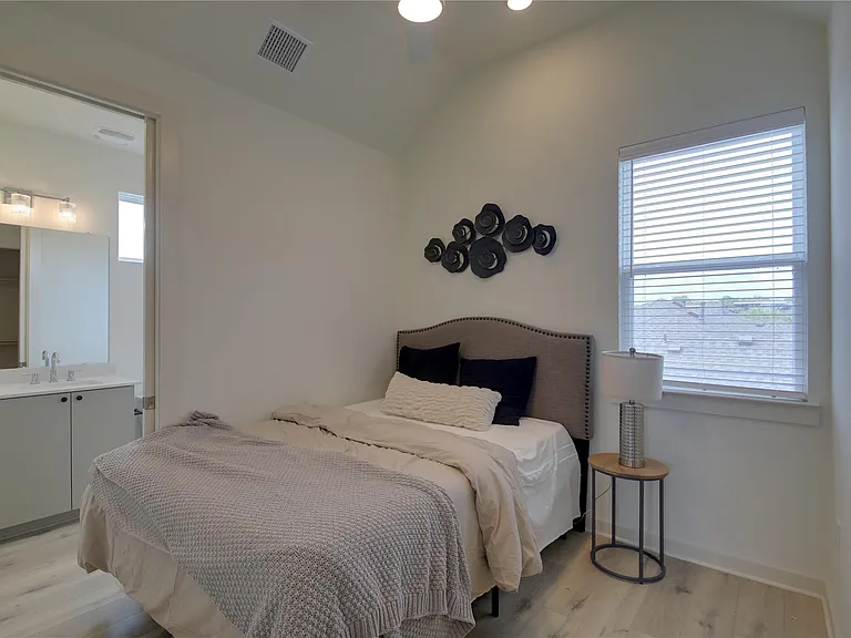 7208 Providence Ave #2 — Photo 15