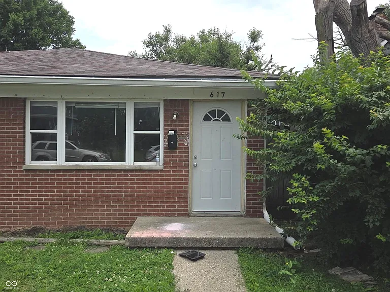 617 N Oxford St — Photo 2