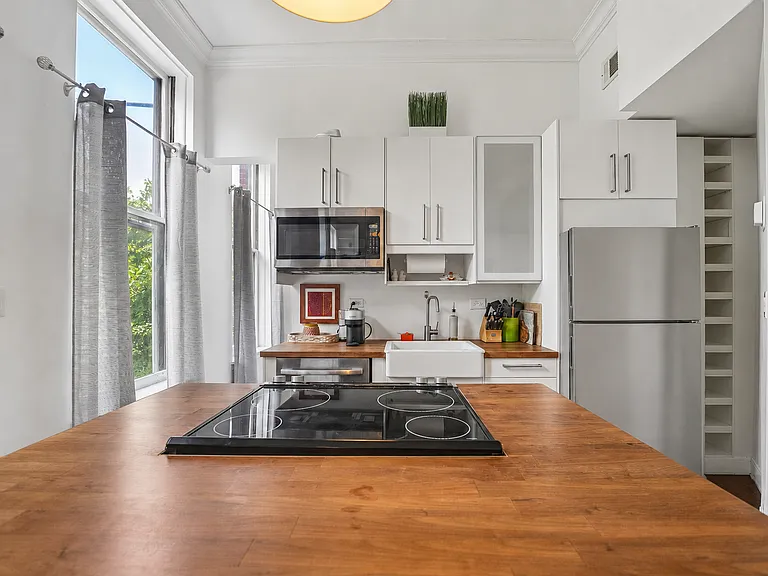 223 W Wisconsin St #2B — Photo 6