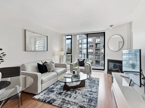 175 W 1st St #1104, North Vancouver, BC V7M 3N9