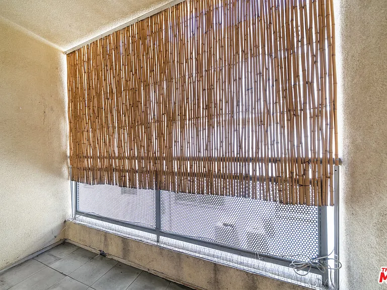 980 S Oxford Ave #202 — Photo 25