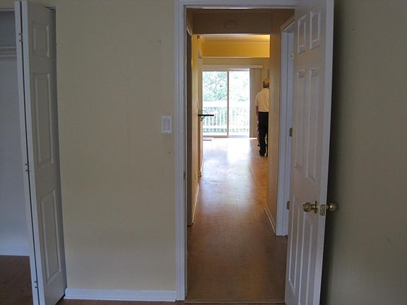 5th image of 425 E Osage Ln APT 3B
