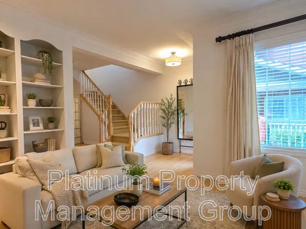 2035 2nd Ave NW Unit 1, Calgary, AB T2N 0G6