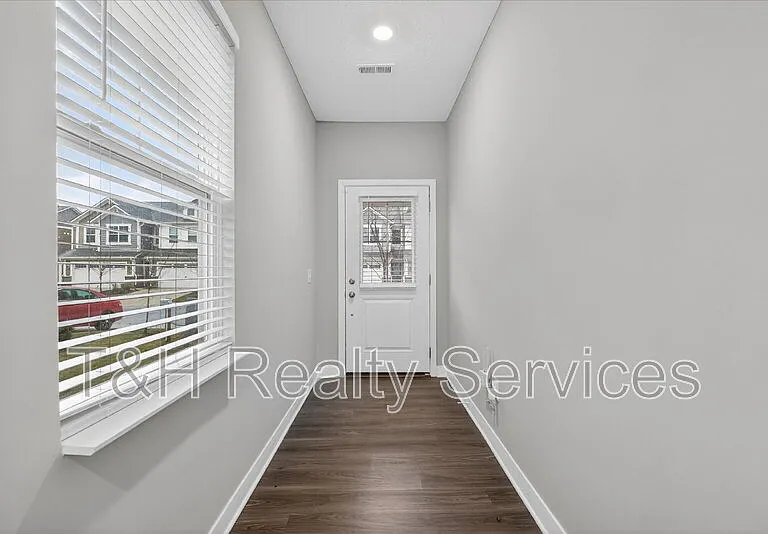 9586 Beckett St — Photo 3