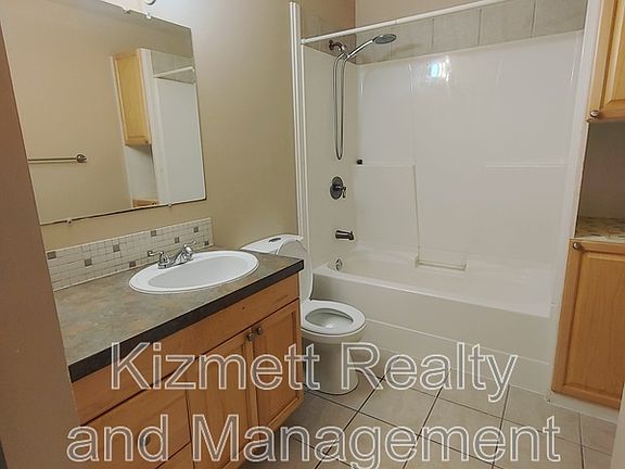 5th image of 158 Roseland Vlg NW