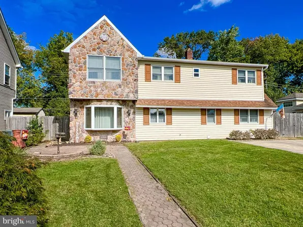 7 N Court Ln, Levittown, PA 19054