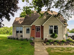 582 Palmyra Rd, Dixon, IL 61021