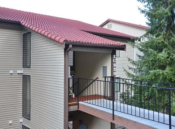 2nd image of 920 E Bay Dr NE #2C-102