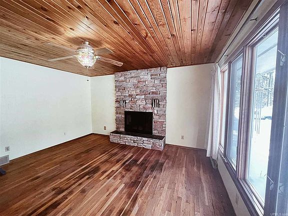 4th image of 363 N South Point Ln