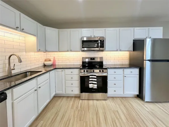 2414-16 Jasu Dr, Lawrence, KS 66046