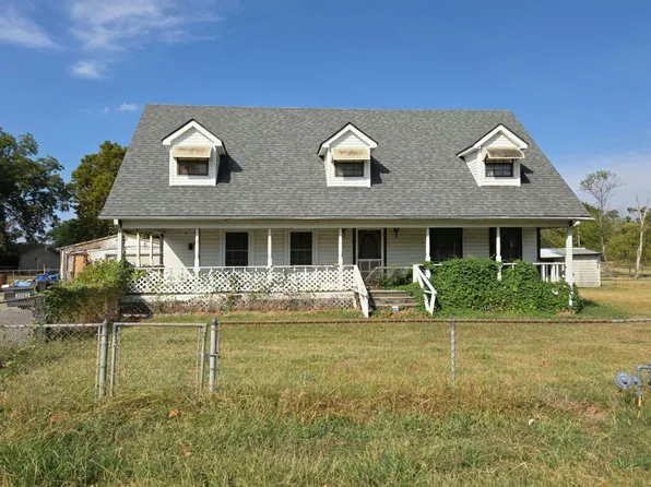 305 N Davis St, Lavaca, AR 72941