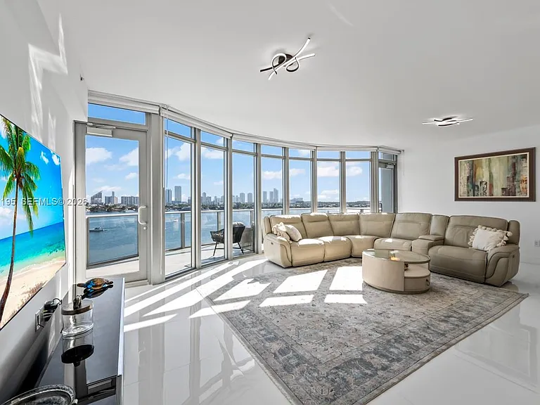 17301 Biscayne Blvd #811 — Photo 4