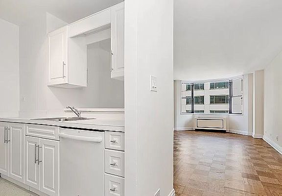 3rd image of 400 E 71st St APT 2N