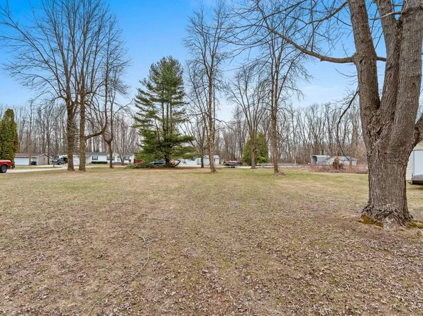 Swan Acre Dr, Cecil, WI 54111