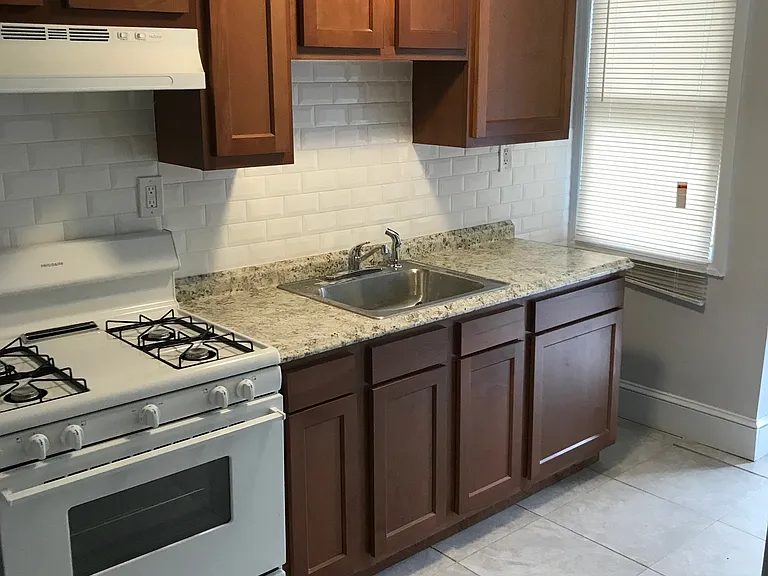 111 S Wilson Ave — Photo 2