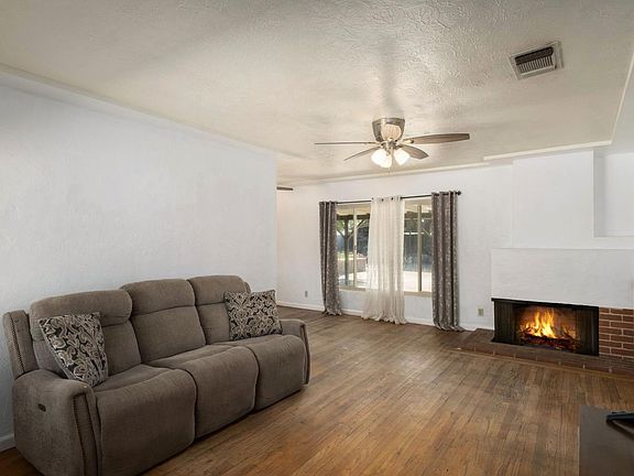 3rd image of 1017 W Vassar Ave