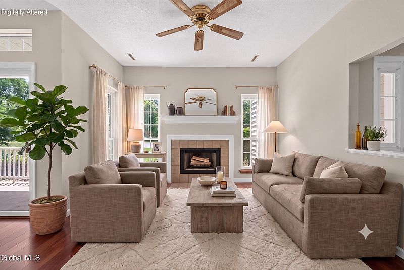 4th image of 1011 Hampton Place Boulevard