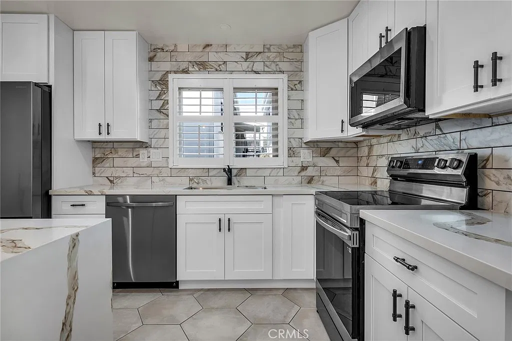3 bed, 1542 sqft, $5,900 — Photo 1