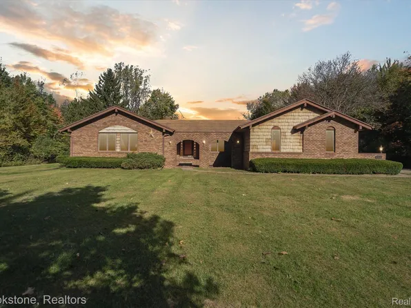 10395 Busch Rd, Birch Run, MI 48415