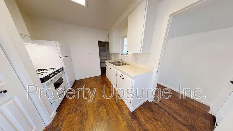 2 bed, 1.0 bath, 742 sqft, $1,350 — Photo 2