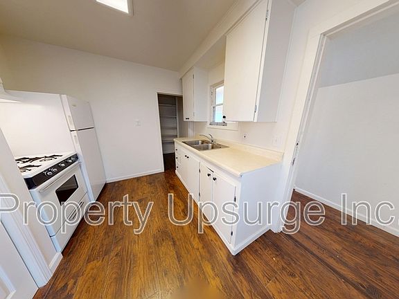 3rd image of 1042 W Court Aly