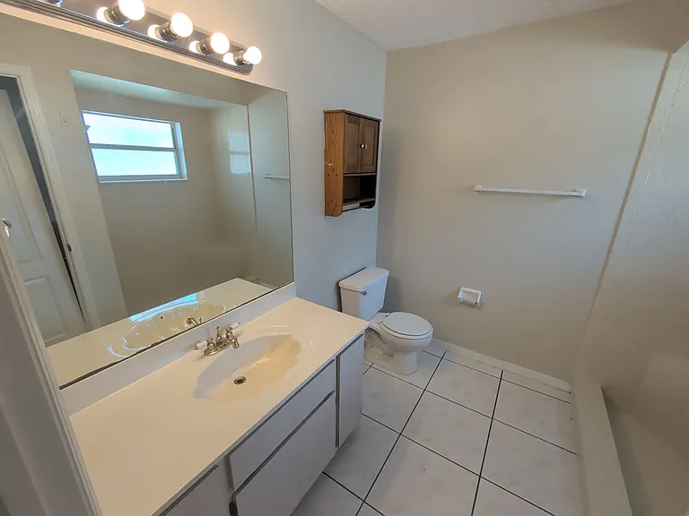 138 W Navarro Pl — Photo 13